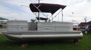 PONTOON BOAT 19